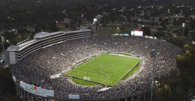 soccer-lo-res_26e0b9aeeaf756a39a565edb1a