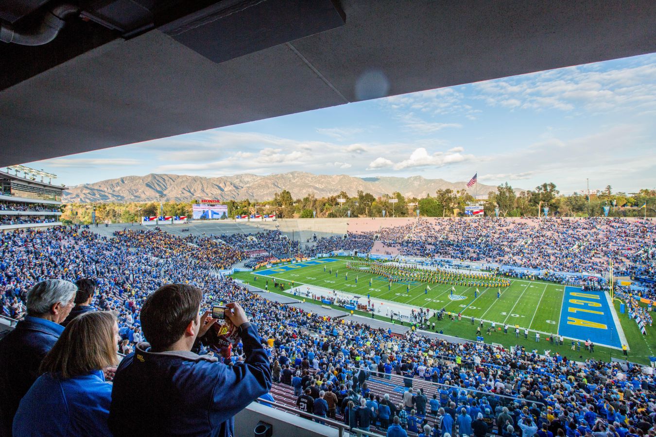 How To Do Ucla Bruins Football At The Rose Bowl Stadium Like A Local Visit Pasadena