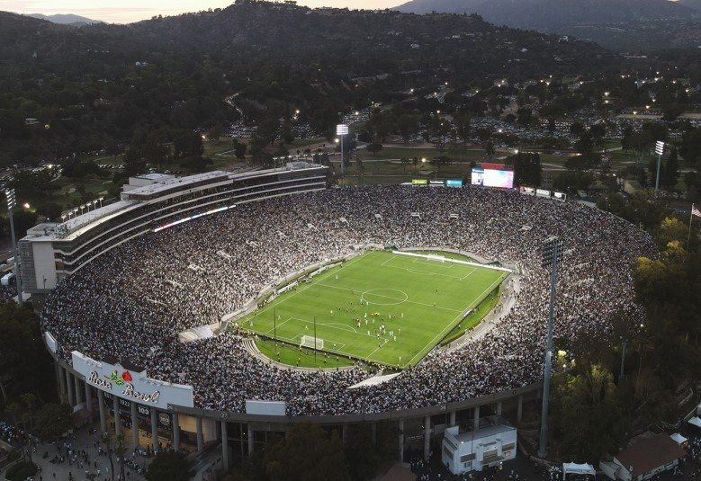 Club America and CD Guadalajara to meet in October at the Rose Bowl